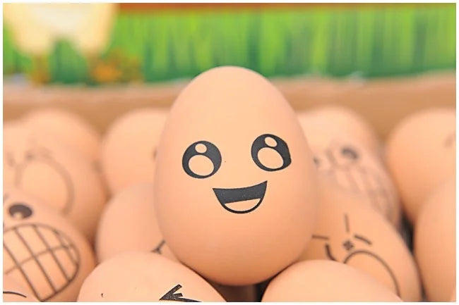 Bouncy egg with happy expression, part of the rubber bouncy eggs pack for kids